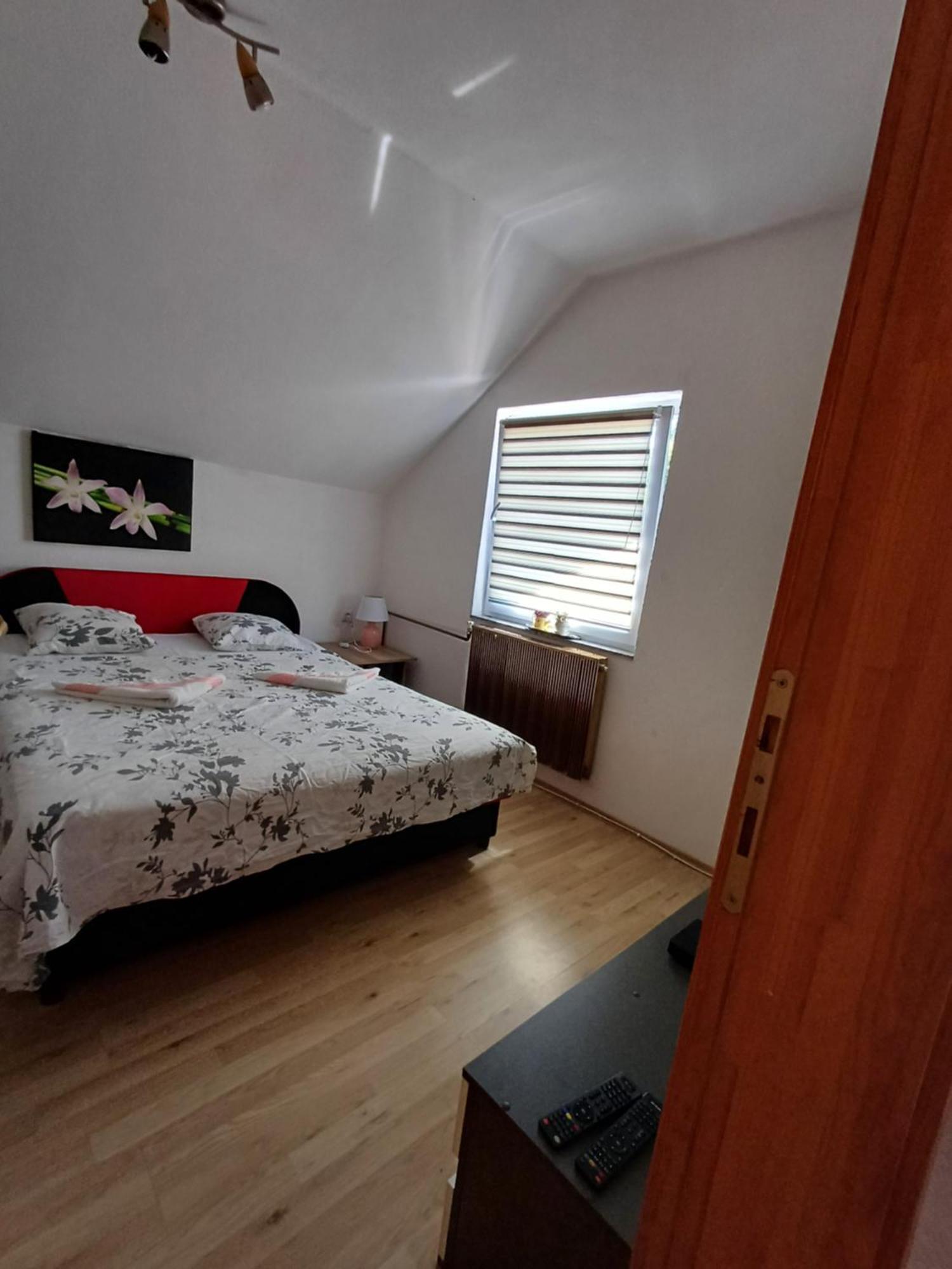 Apartman Denis Una Luzine Exterior foto