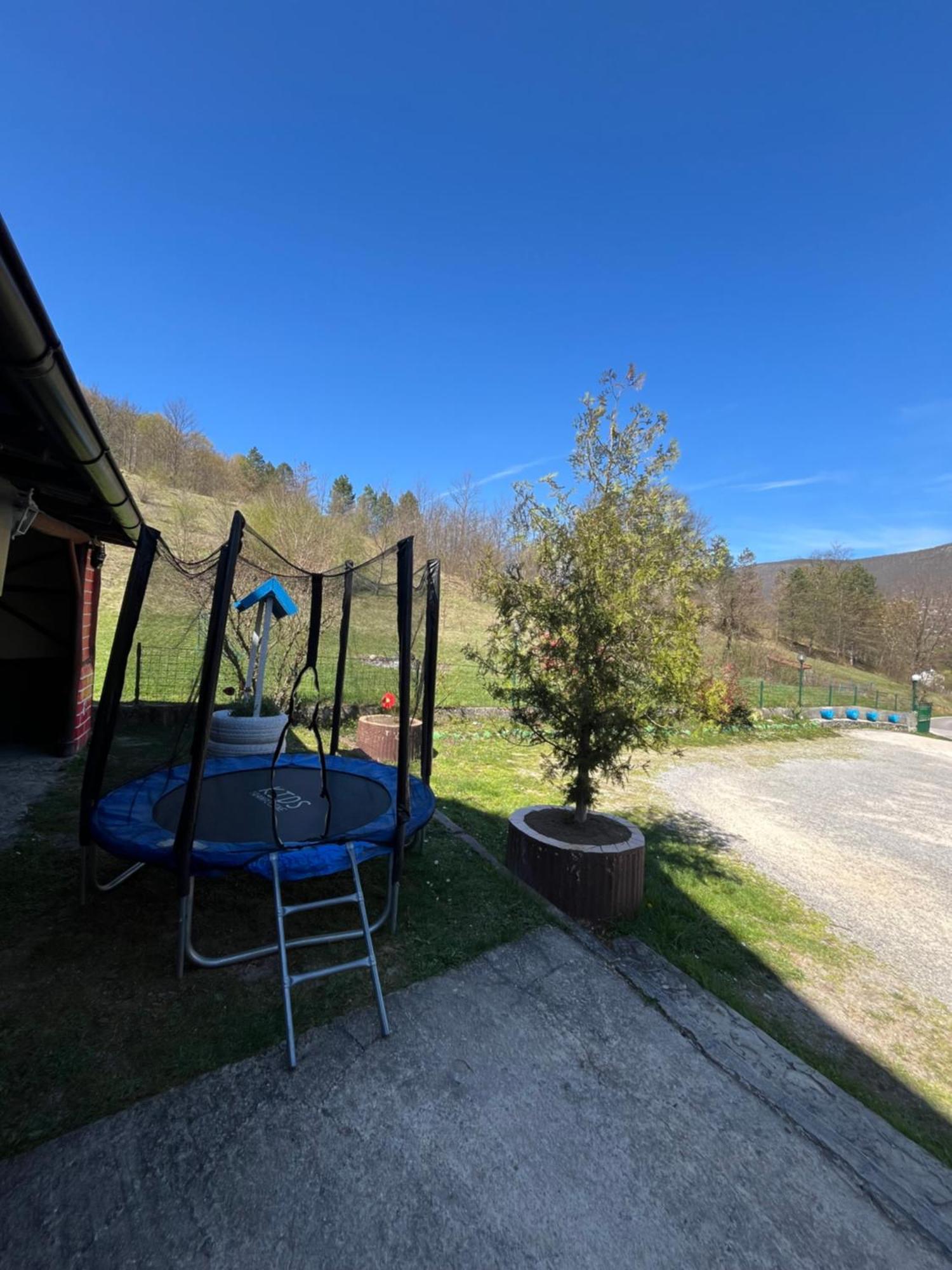 Apartman Denis Una Luzine Exterior foto
